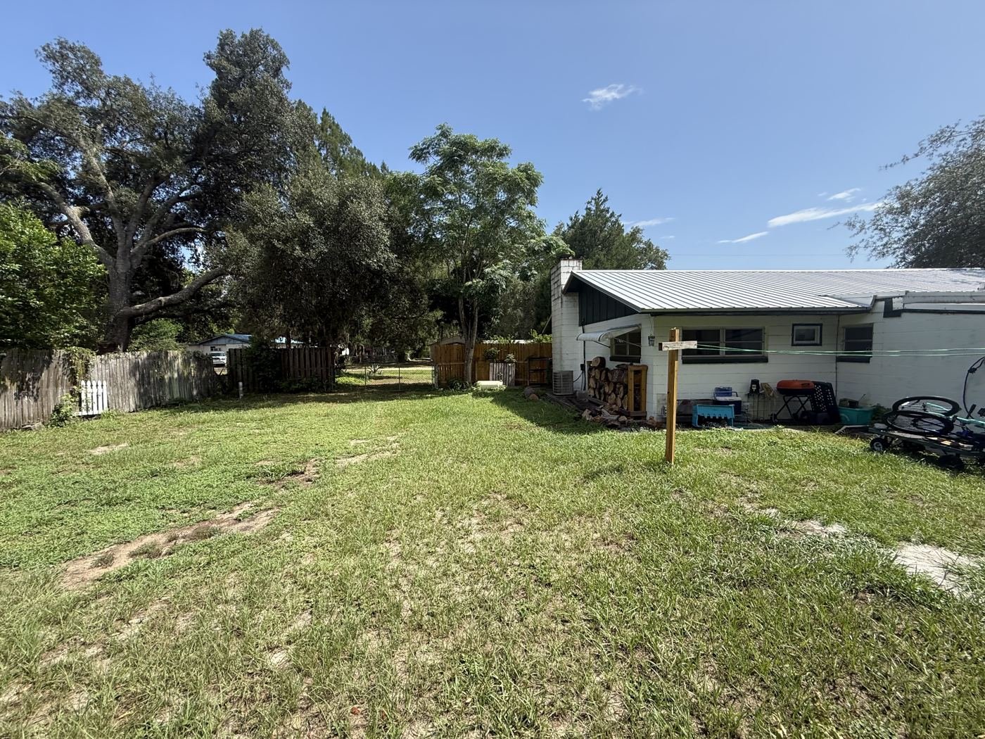 Residential street in Interlachen, Putnam County